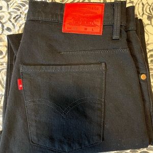 Levi’s size W28.